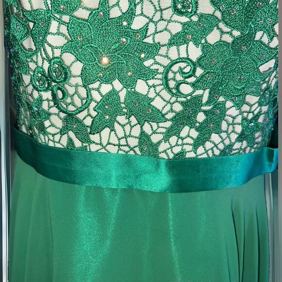 Glow By Colors Formal Bridal/Prom Floor Length Gown Sleeveless Lace Top 16 - Picture 3 of 13